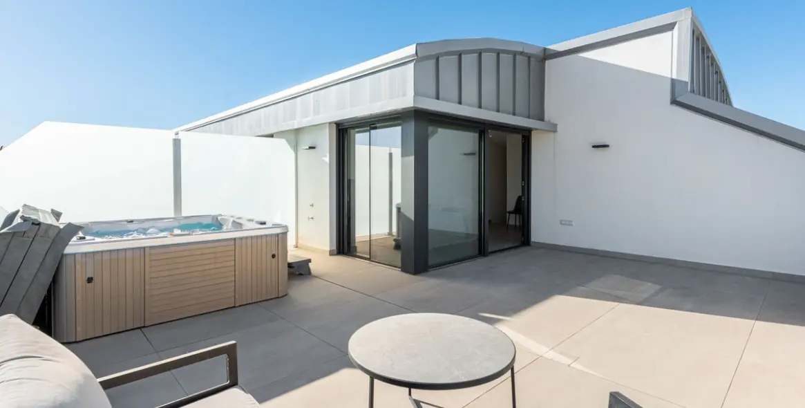 Sale of penthouse duplex in Carvajal 21