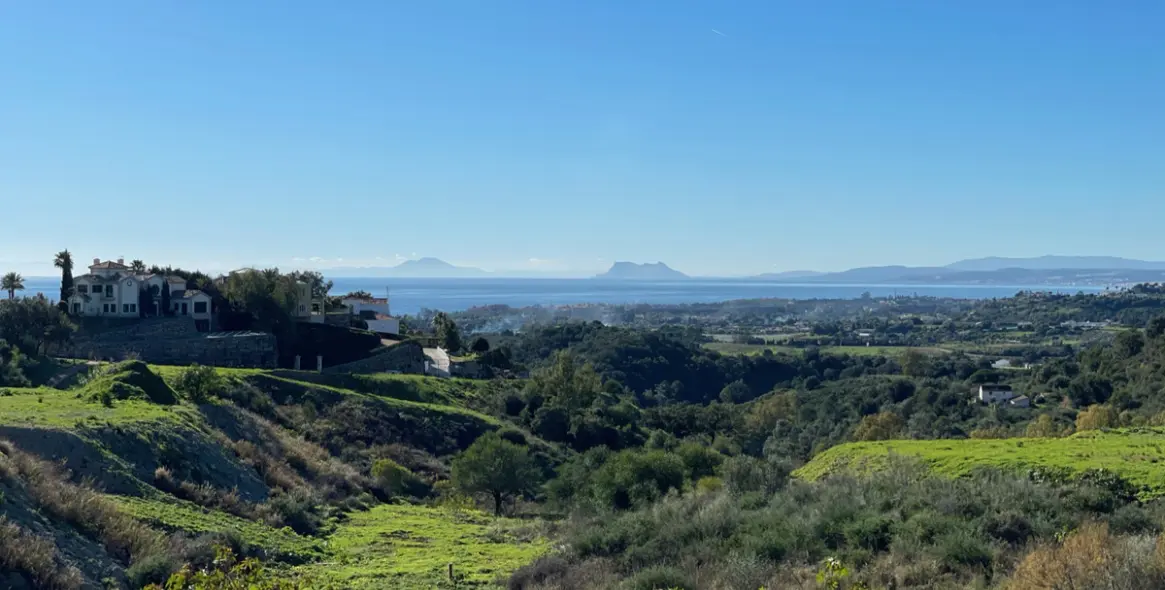 Sale of residential plot in New Golden Mile 4