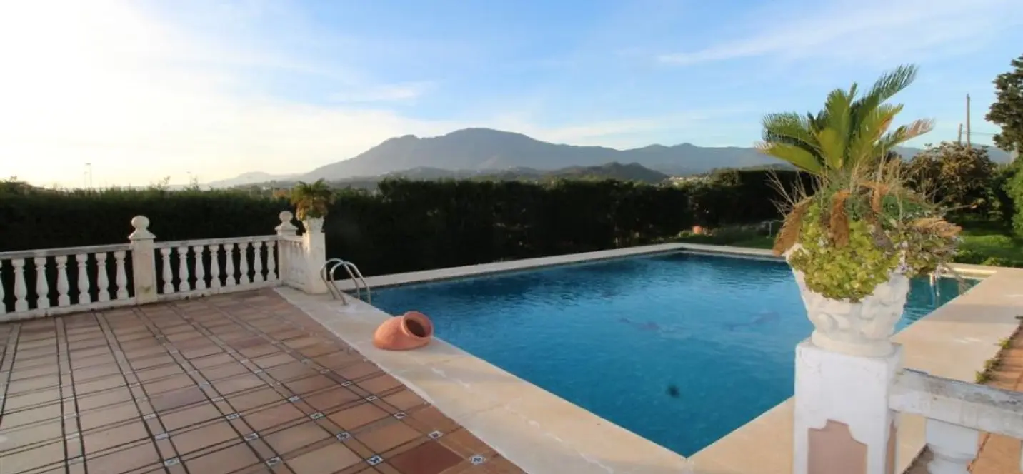 Sale of restaurant in Estepona 1