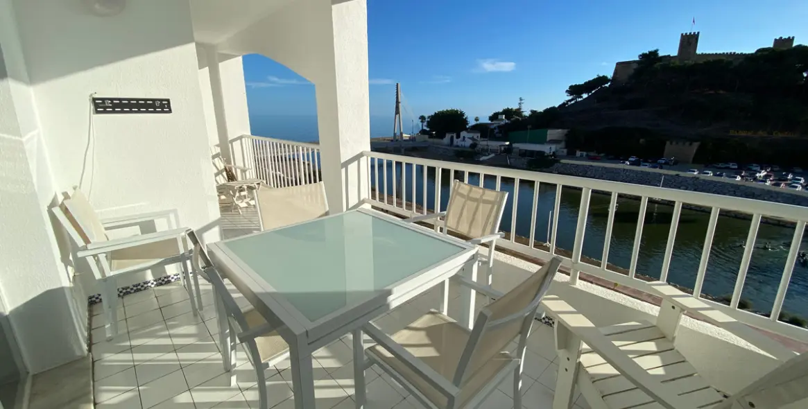 Sale of middle floor apartment in Fuengirola 2