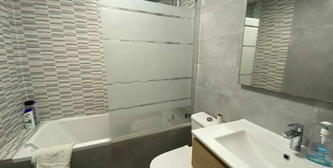 Sale of middle floor apartment in Fuengirola 6