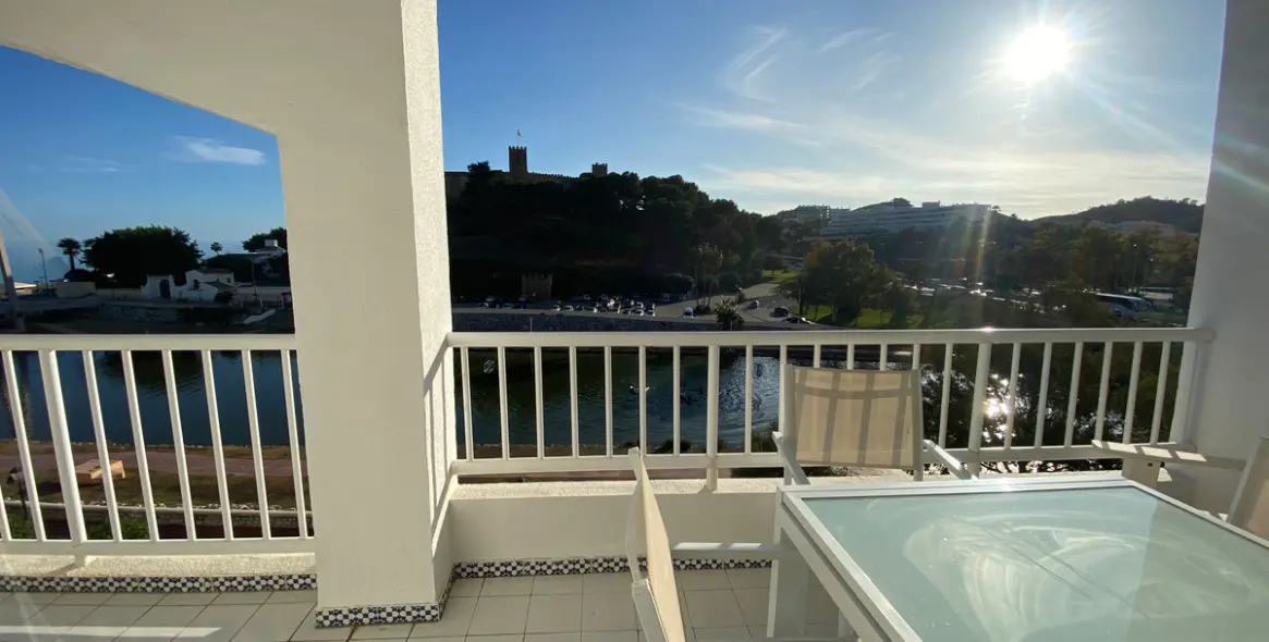 Sale of middle floor apartment in Fuengirola 12