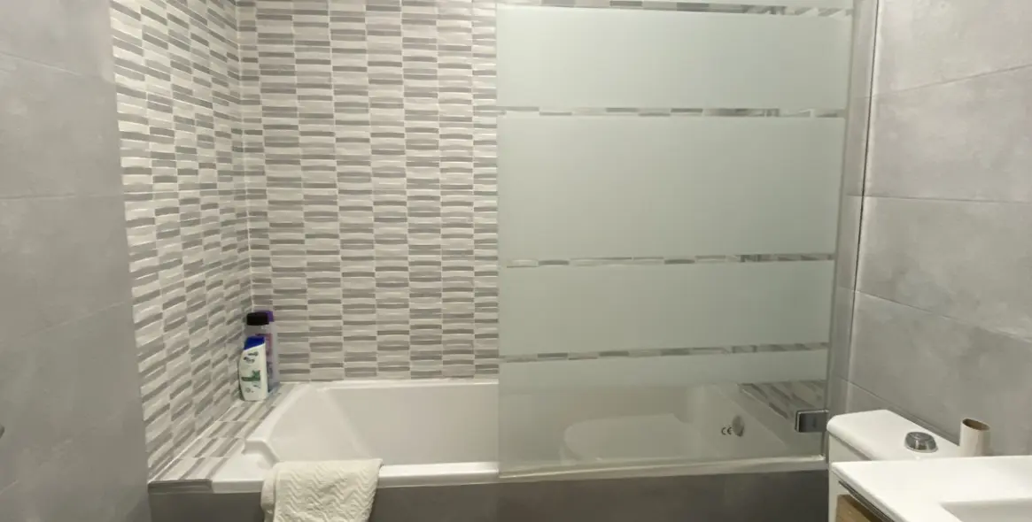 Sale of middle floor apartment in Fuengirola 16