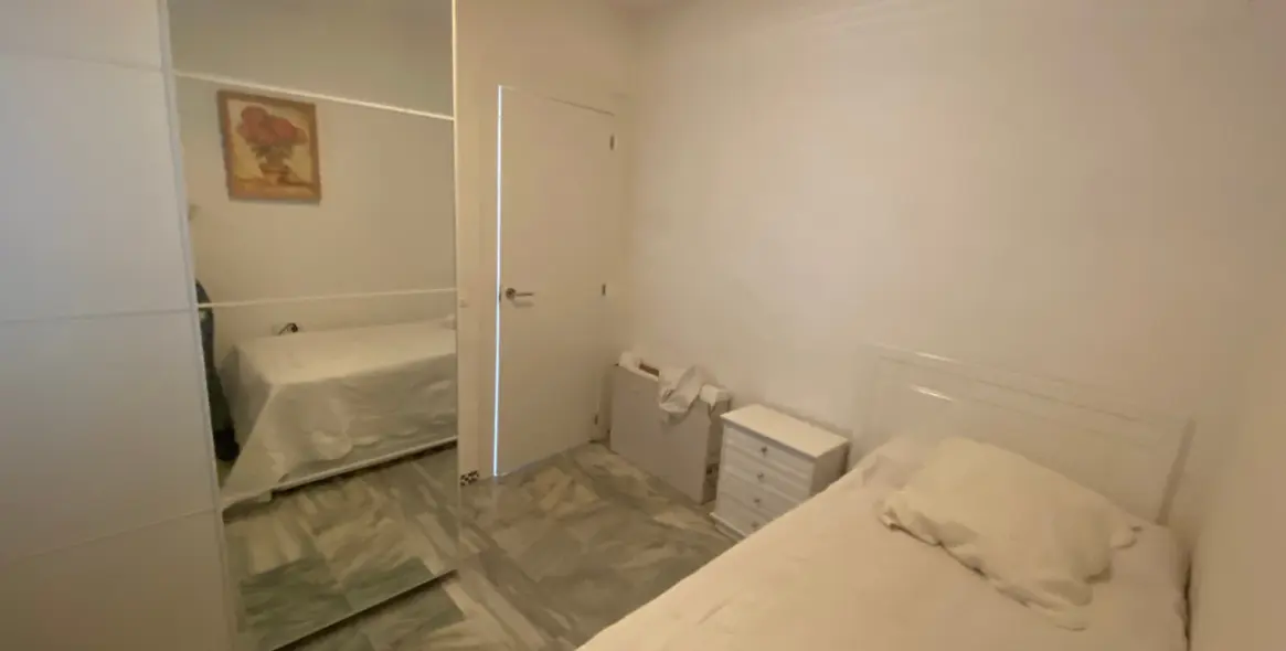 Sale of middle floor apartment in Fuengirola 17