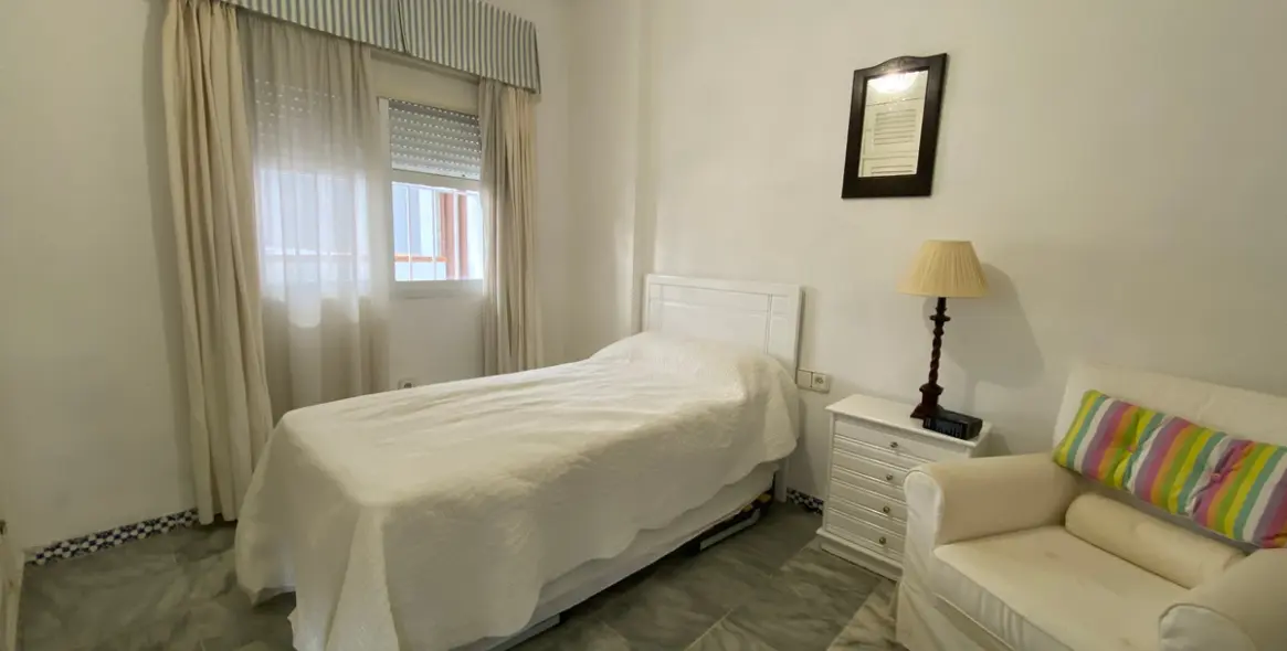 Sale of middle floor apartment in Fuengirola 19