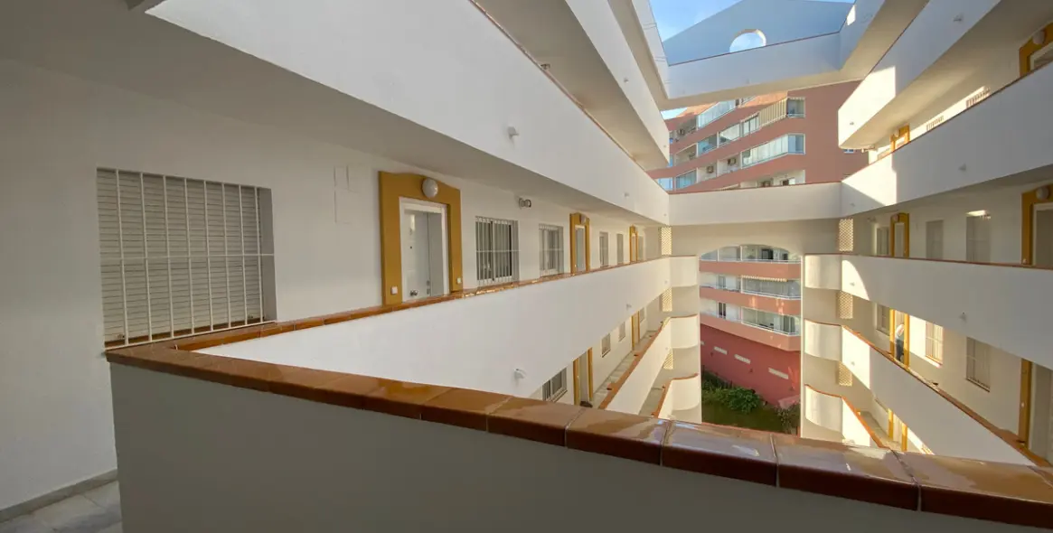 Sale of middle floor apartment in Fuengirola 22