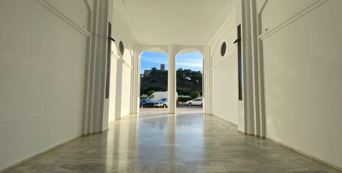 Sale of middle floor apartment in Fuengirola 24