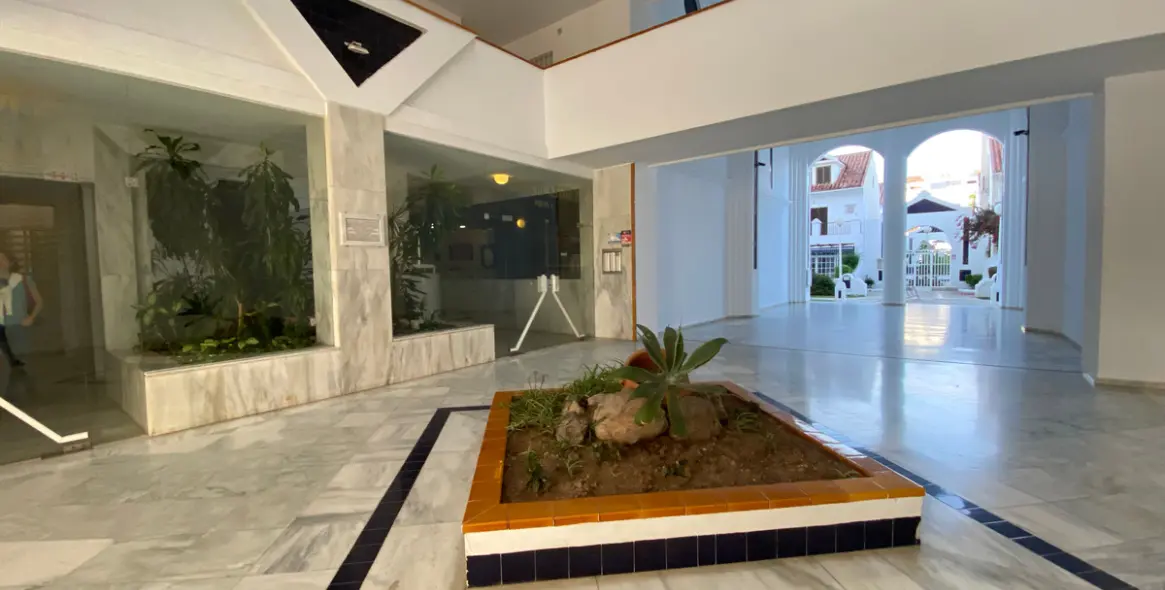 Sale of middle floor apartment in Fuengirola 25