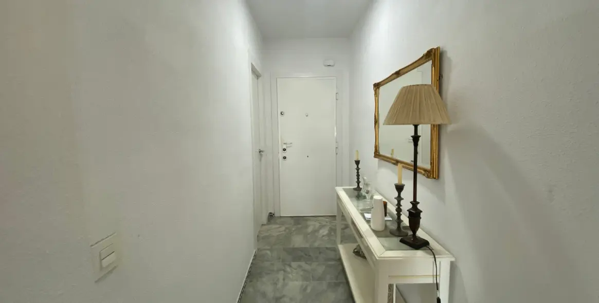Sale of middle floor apartment in Fuengirola 26