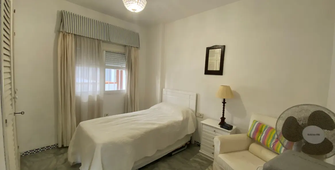 Sale of middle floor apartment in Fuengirola 27