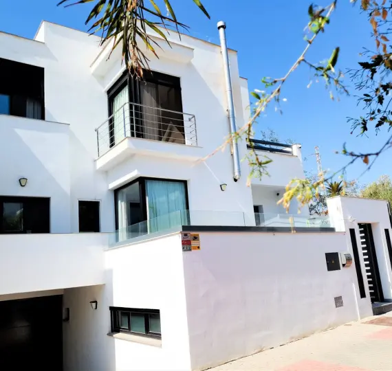 Sale of detached villa in Nerja