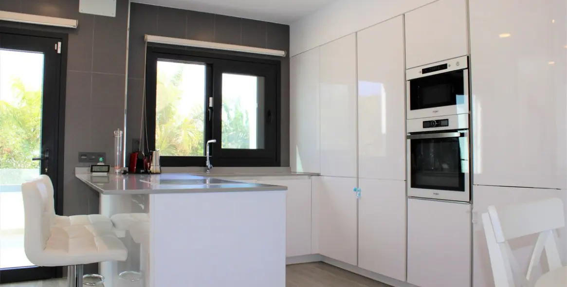 Sale of detached villa in Nerja 12