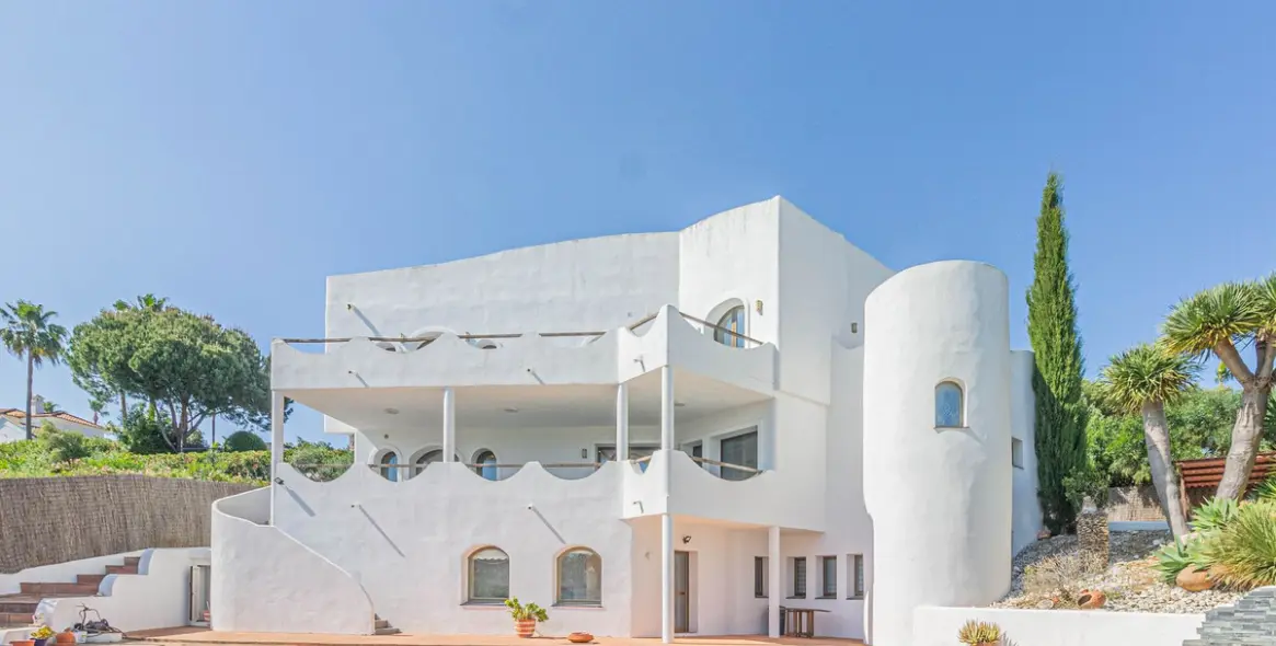 Продажа  отдельно стоящей виллы в Sotogrande 1