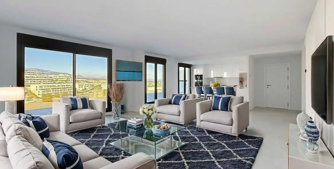 Sale of penthouse in Estepona 1