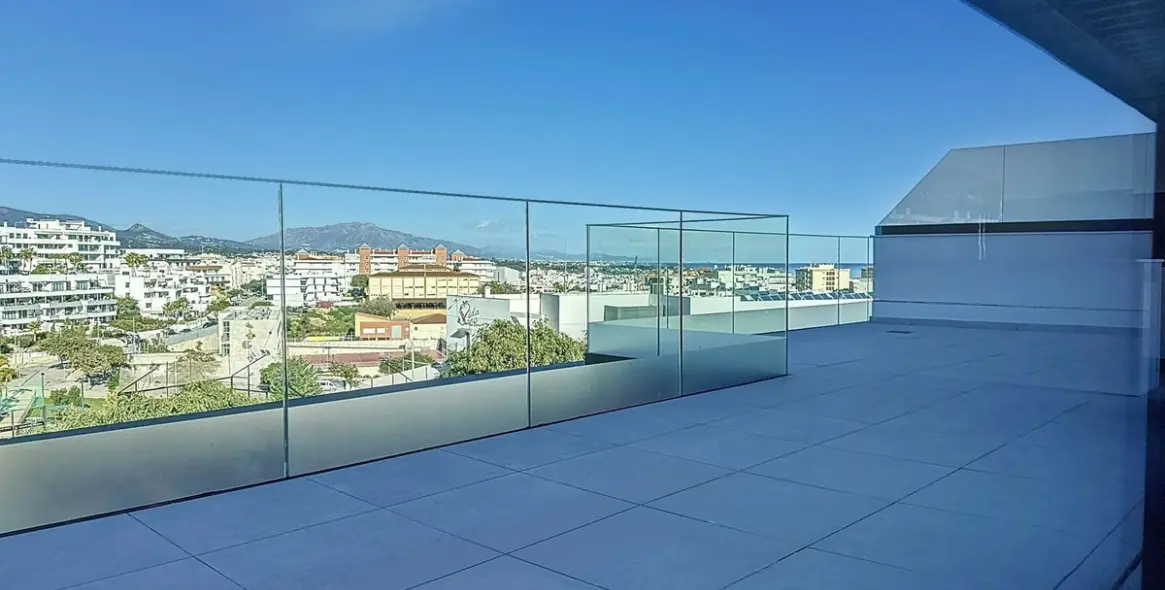 Sale of penthouse in Estepona 16