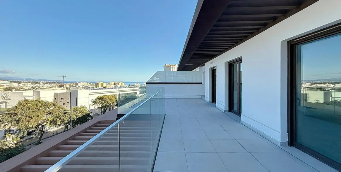 Sale of penthouse in Estepona 17