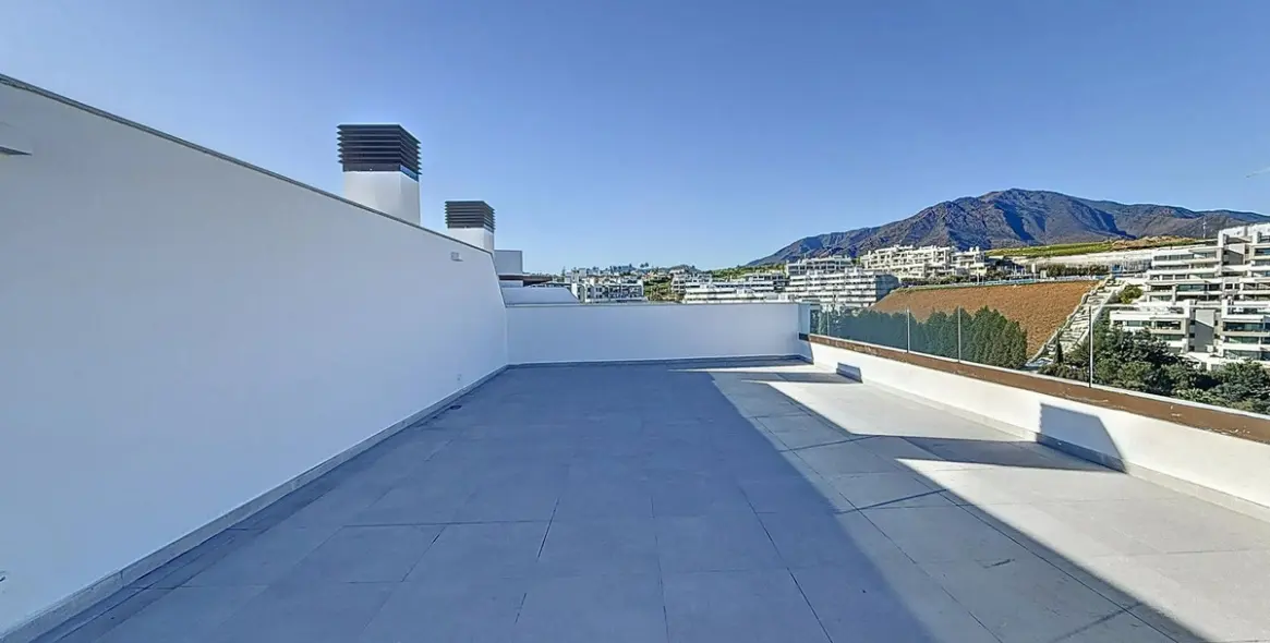 Sale of penthouse in Estepona 18