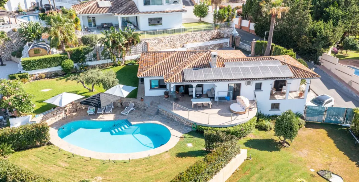 Продажа  отдельно стоящей виллы в Benalmadena 1