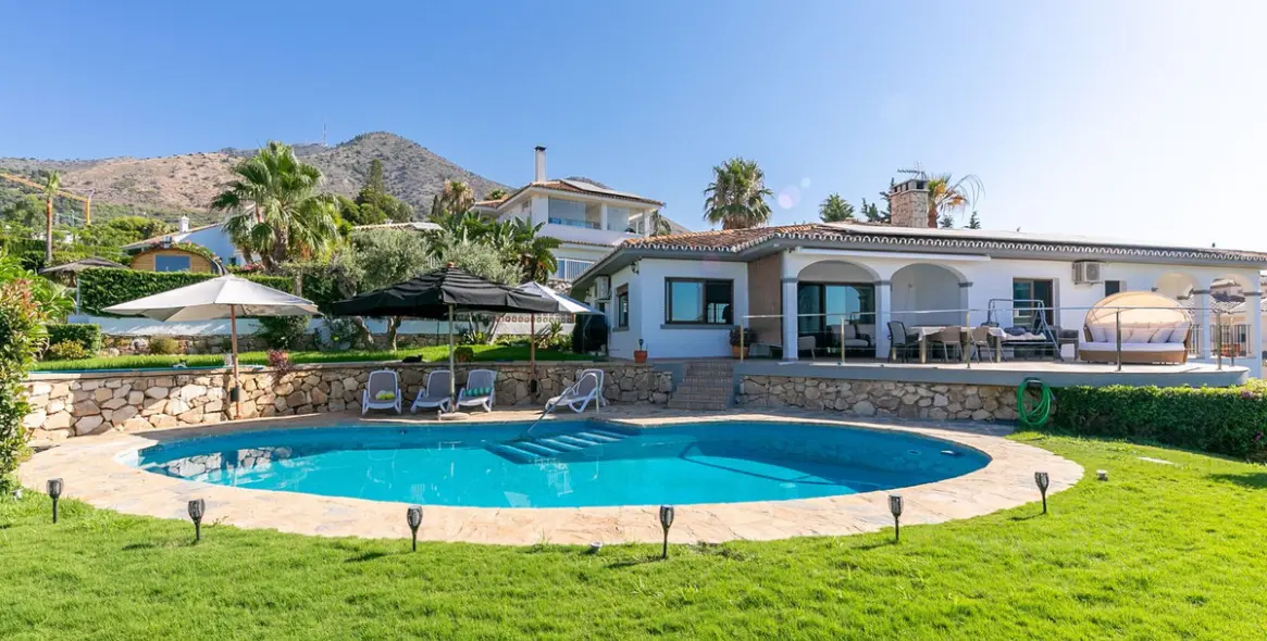 Продажа  отдельно стоящей виллы в Benalmadena 3