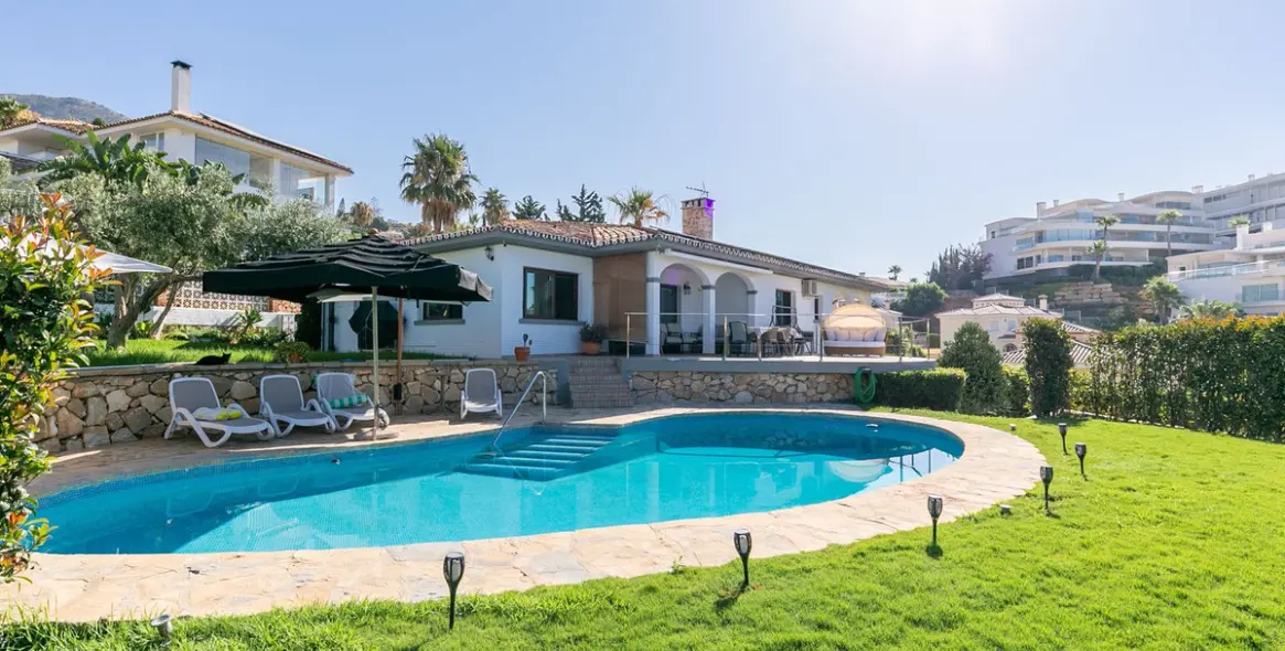 Продажа  отдельно стоящей виллы в Benalmadena 4