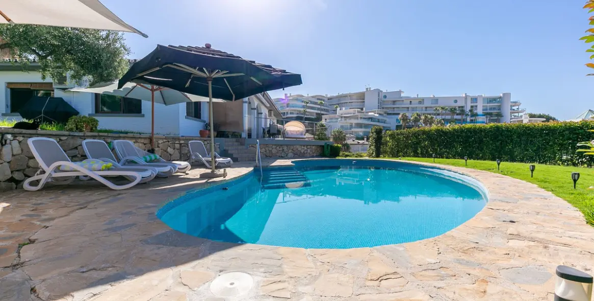 Продажа  отдельно стоящей виллы в Benalmadena 5