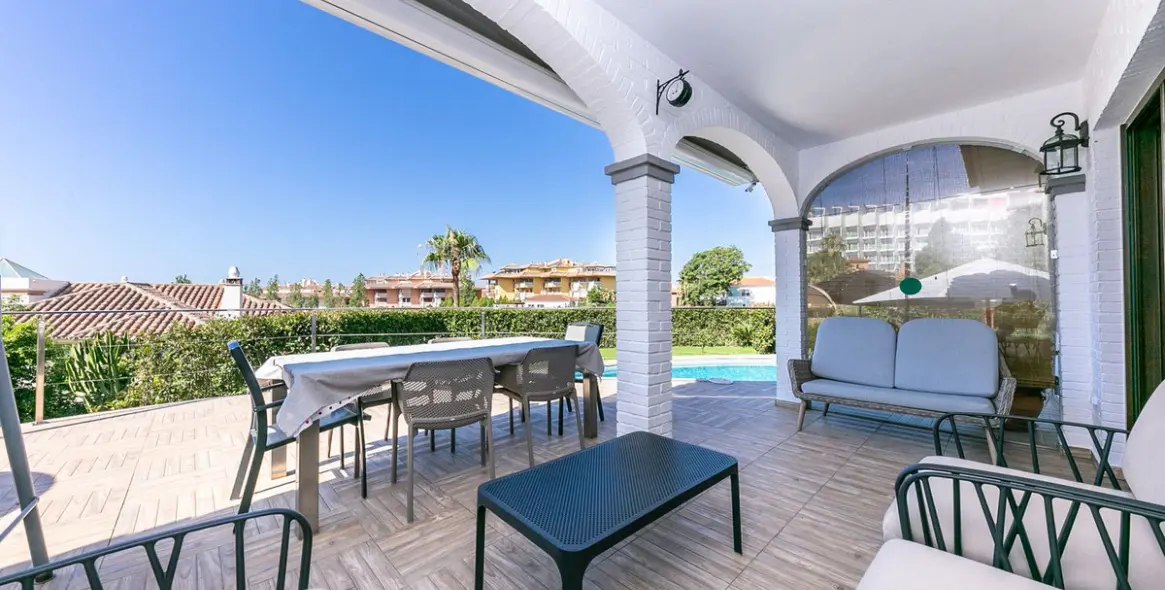 Продажа  отдельно стоящей виллы в Benalmadena 9