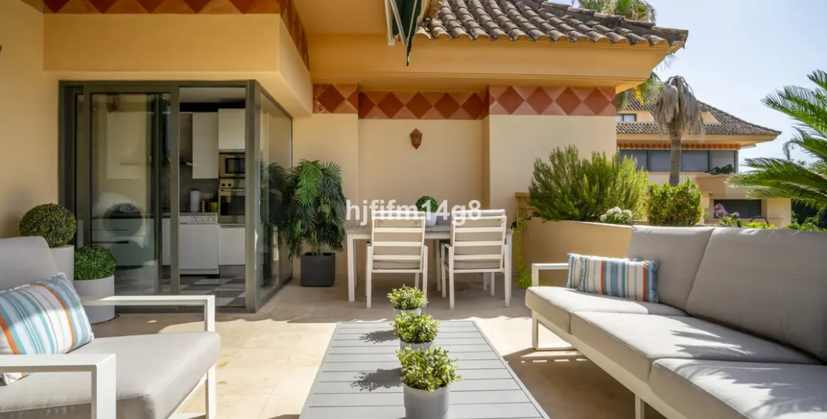 Продажа двухуровневого пентхауса в Nueva Andalucía 3