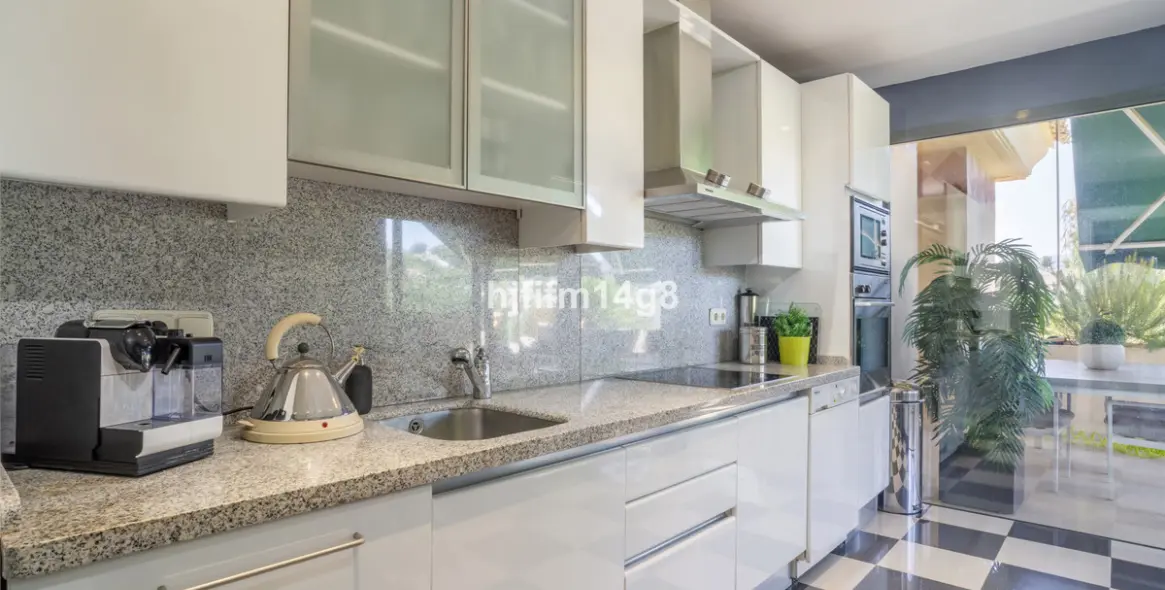 Продажа двухуровневого пентхауса в Nueva Andalucía 8