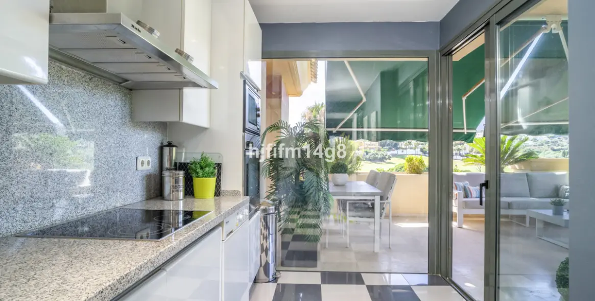 Продажа двухуровневого пентхауса в Nueva Andalucía 9