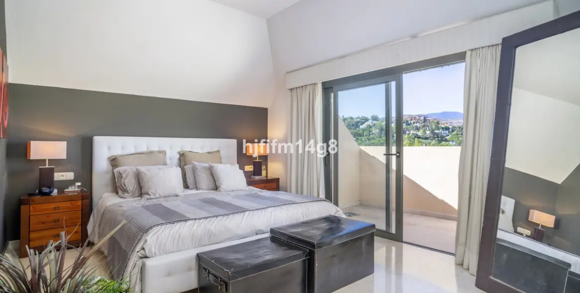 Продажа двухуровневого пентхауса в Nueva Andalucía 10