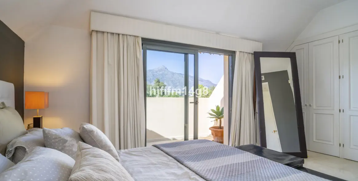 Продажа двухуровневого пентхауса в Nueva Andalucía 11