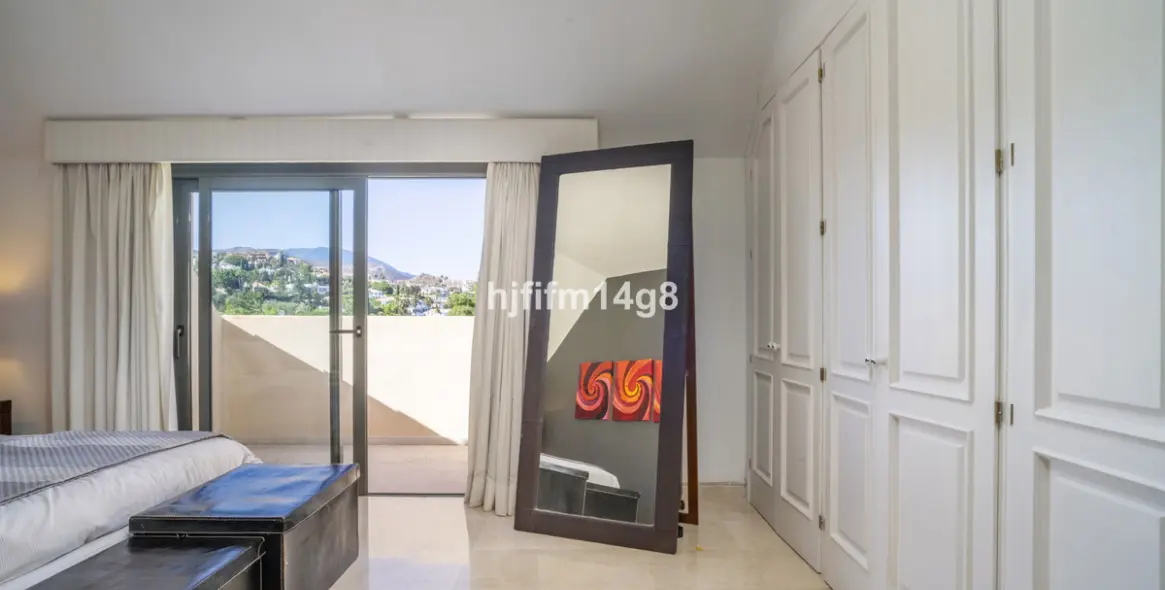 Продажа двухуровневого пентхауса в Nueva Andalucía 12