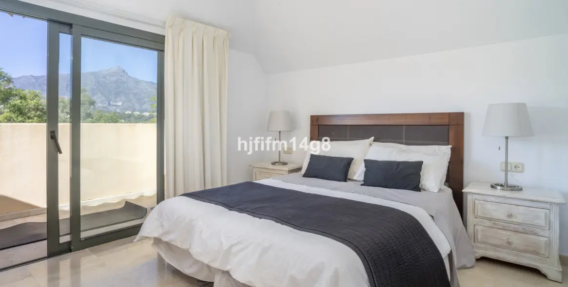 Продажа двухуровневого пентхауса в Nueva Andalucía 14