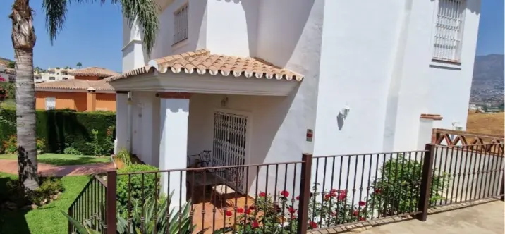 Продажа  отдельно стоящей виллы в Cerros del Aguila 0