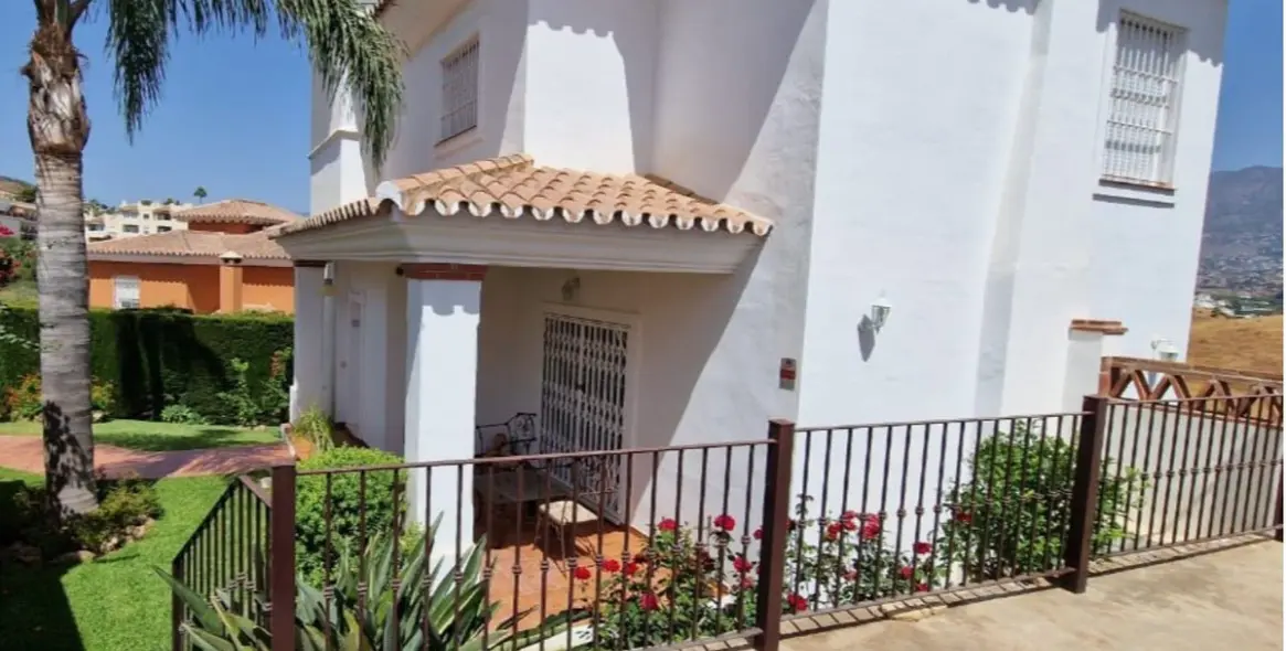 Продажа  отдельно стоящей виллы в Cerros del Aguila 2