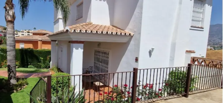 Продажа  отдельно стоящей виллы в Cerros del Aguila 1