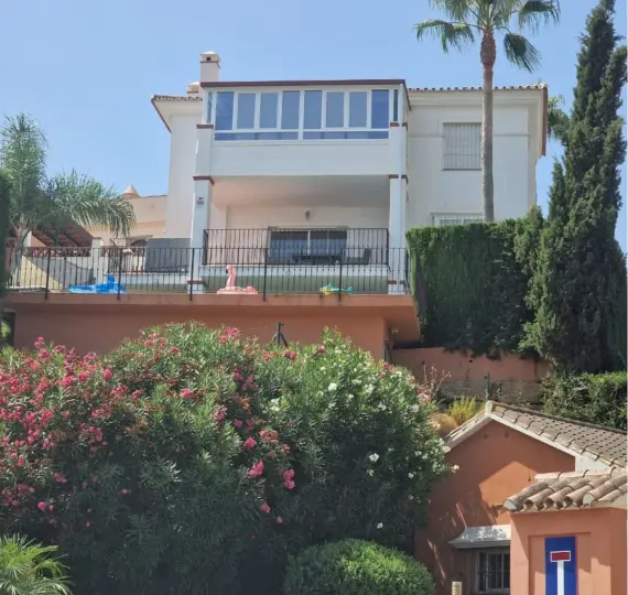 Продажа  отдельно стоящей виллы в Cerros del Aguila