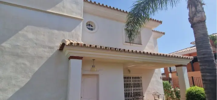 Продажа  отдельно стоящей виллы в Cerros del Aguila 4