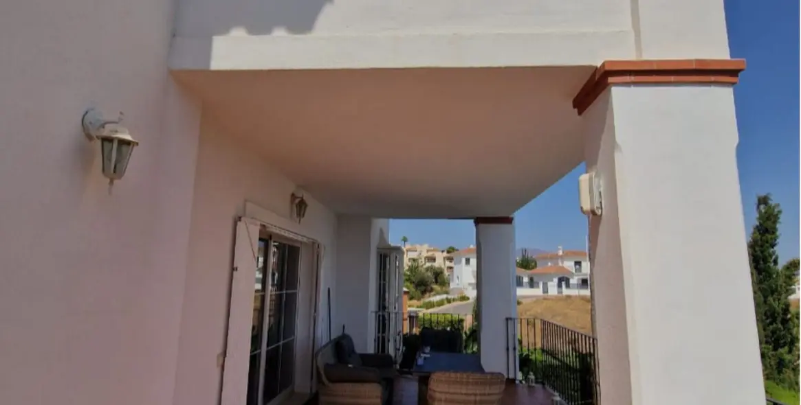 Продажа  отдельно стоящей виллы в Cerros del Aguila 6