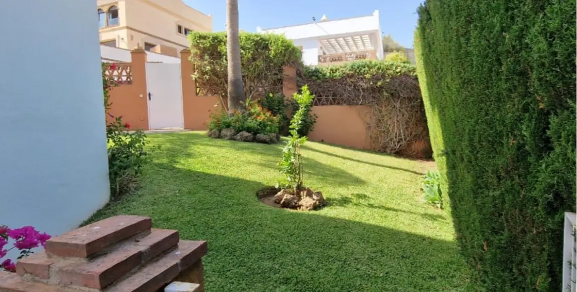 Продажа  отдельно стоящей виллы в Cerros del Aguila 7