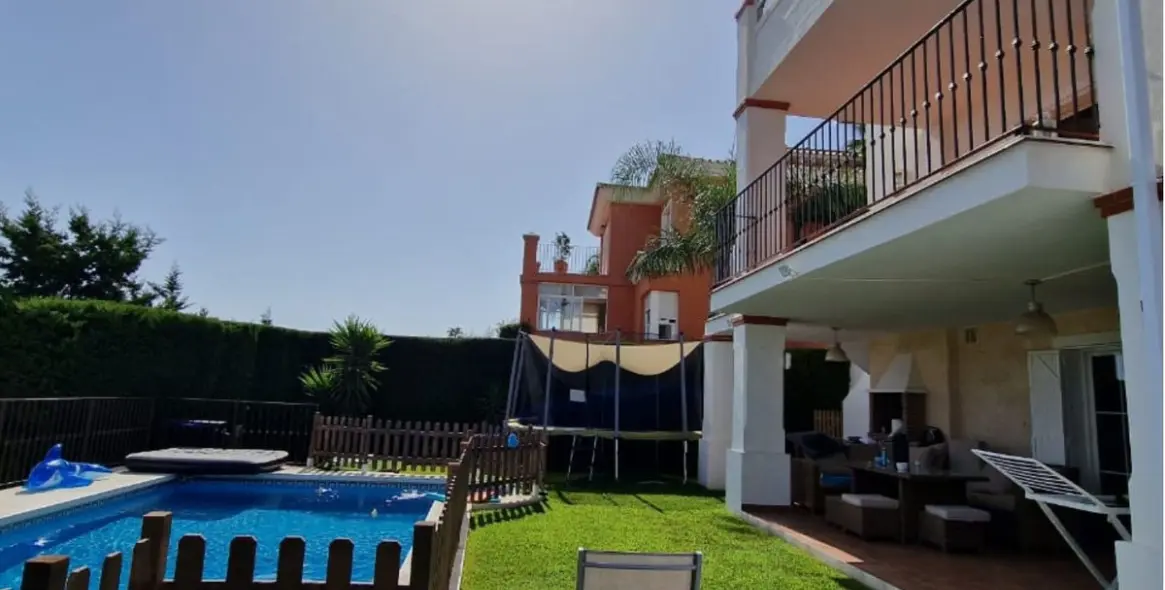 Продажа  отдельно стоящей виллы в Cerros del Aguila 8