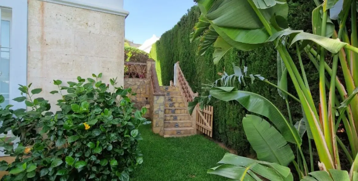 Продажа  отдельно стоящей виллы в Cerros del Aguila 9