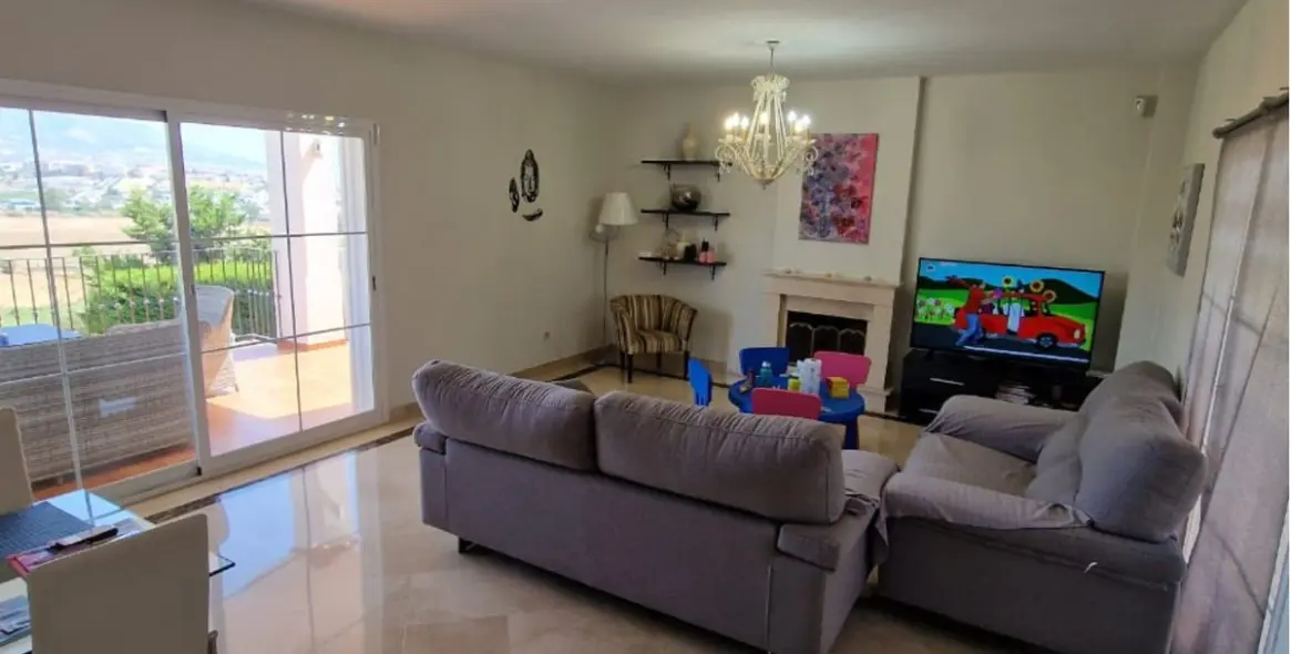 Продажа  отдельно стоящей виллы в Cerros del Aguila 18