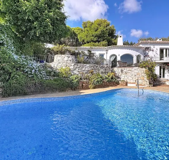 Продажа  отдельно стоящей виллы в Mijas