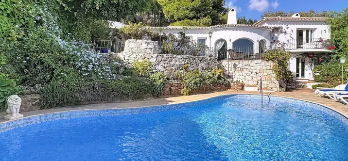 Продажа  отдельно стоящей виллы в Mijas 0