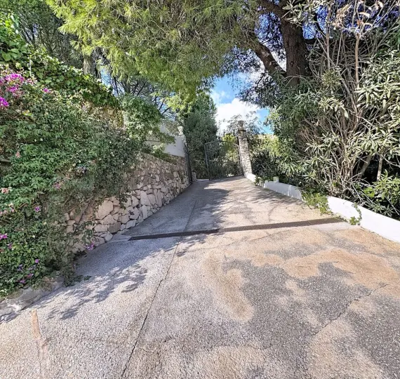 Продажа  отдельно стоящей виллы в Mijas