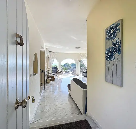 Продажа  отдельно стоящей виллы в Mijas