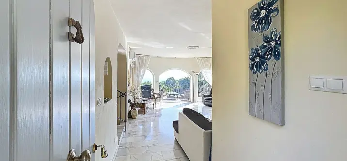 Продажа  отдельно стоящей виллы в Mijas 2