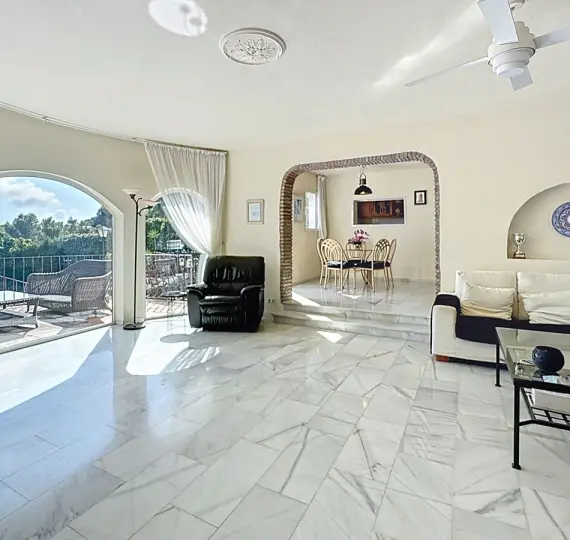 Продажа  отдельно стоящей виллы в Mijas