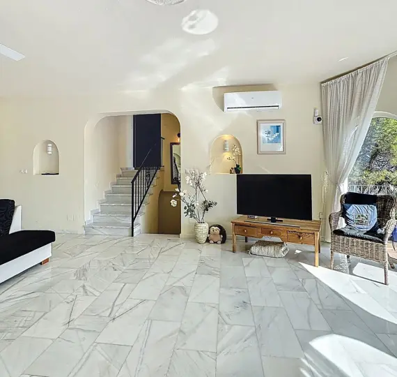 Продажа  отдельно стоящей виллы в Mijas